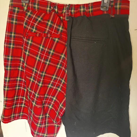 HOTTOPIC black and red plaid shorts - Picture 3 of 3
